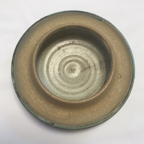 Signed Studio Art Pottery Garlic Keeper - Picture 6 of 9